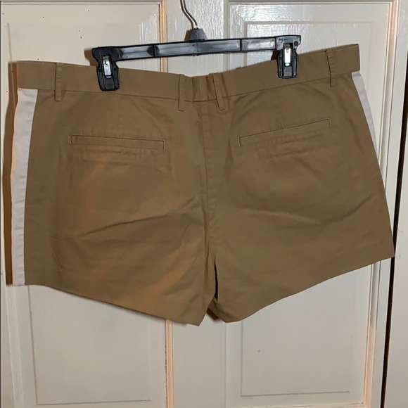 Women’s Gap Shorts Plus size 16 tan white side stripe - Picture 5 of 6